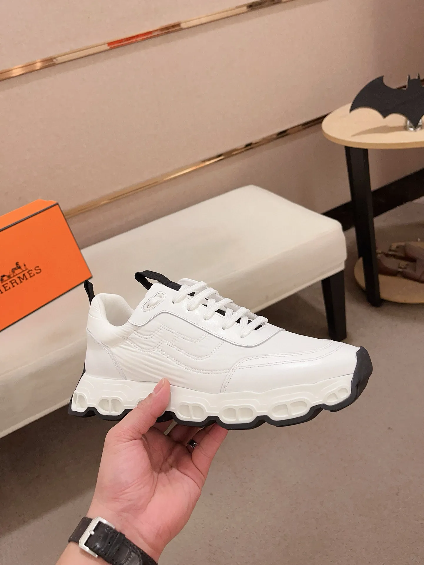 Factory price: 460💰《HERMES》【Classic Original Version】Hermès; Top 🔝 Purchasing Agency 🔍🔍 Men's latest 🇺🇸 counters are on sale simultaneously, original imported from Italy ▲▲First-layer cowhide ▲▲ (high-end, extravagance and class) times) Exquisite workmanship (Italian 🇮🇹Imported water-dyed 🐂cowhide lining) sole: Original sole provided by the original factory, ⚠️exclusive double-layer activity·TPR·rubber·combined molded outsole; super comfortable·wear-resistant·non-slip·environmental protection The real thing is more beautiful if you take the real thing (high quality, follow the order), you can enter and exit the counter at will * Number of yards: 38·39·40·41·42·43·44# (can be customized 45.)